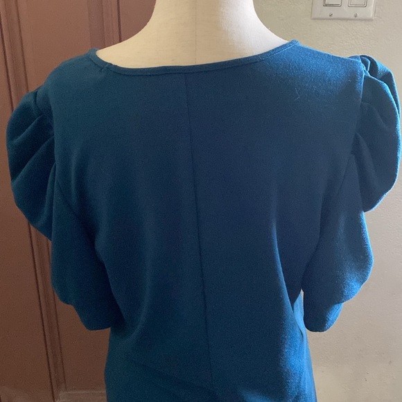 Ruffles🌬️🌫️🪽On Edges Top - Picture 9 of 17